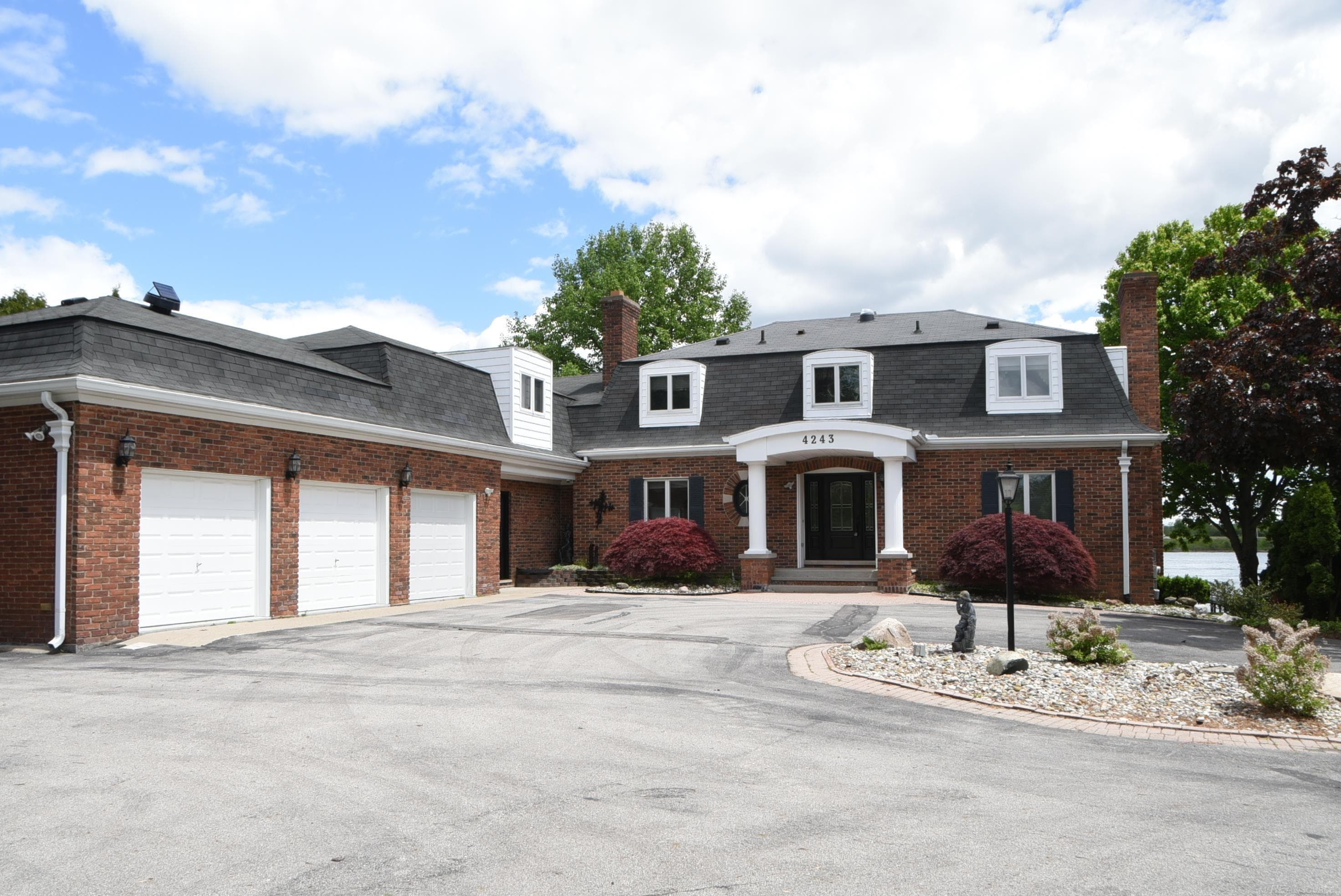 4243 River Road Road