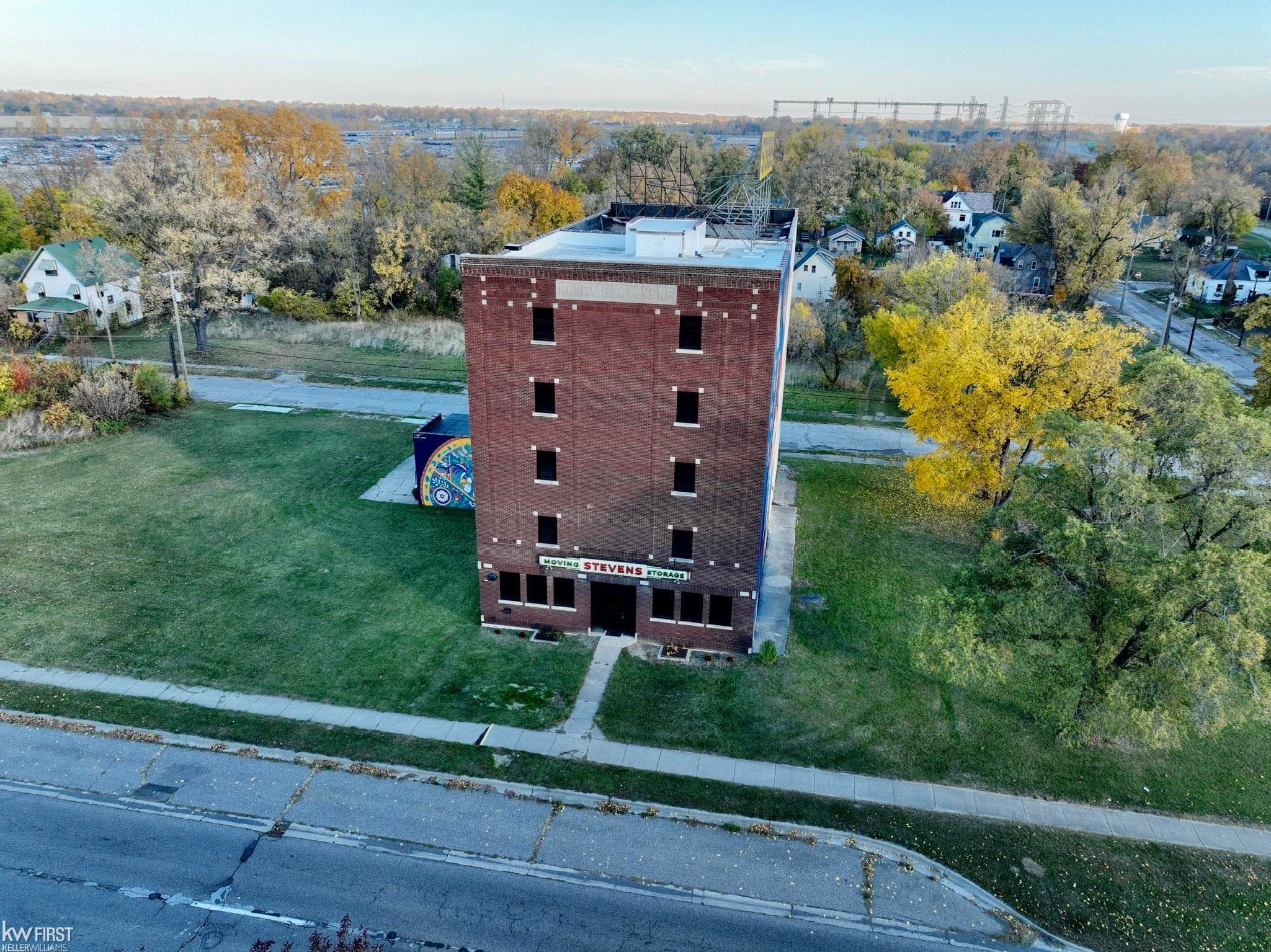 1273 Broadway Boulevard