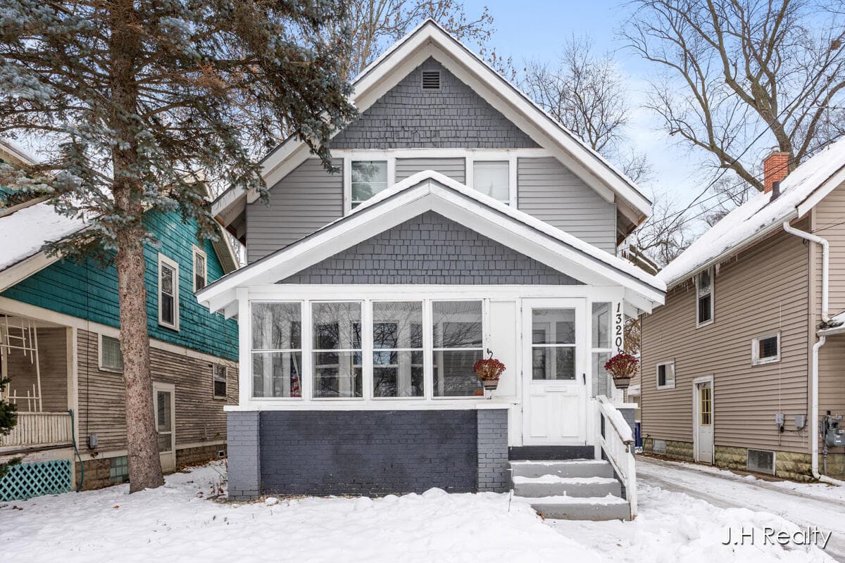 1320 Tamarack Avenue