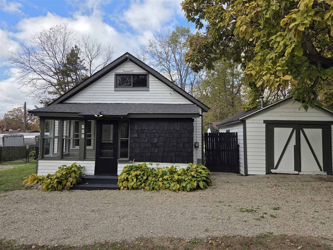 233 Leenhouts Street