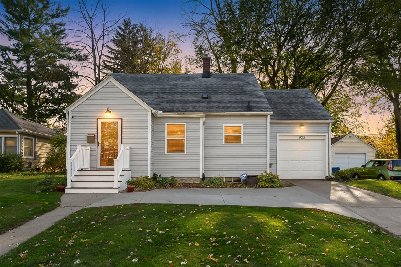 928 Royce Avenue