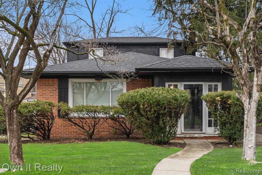 19147 REDFERN Street