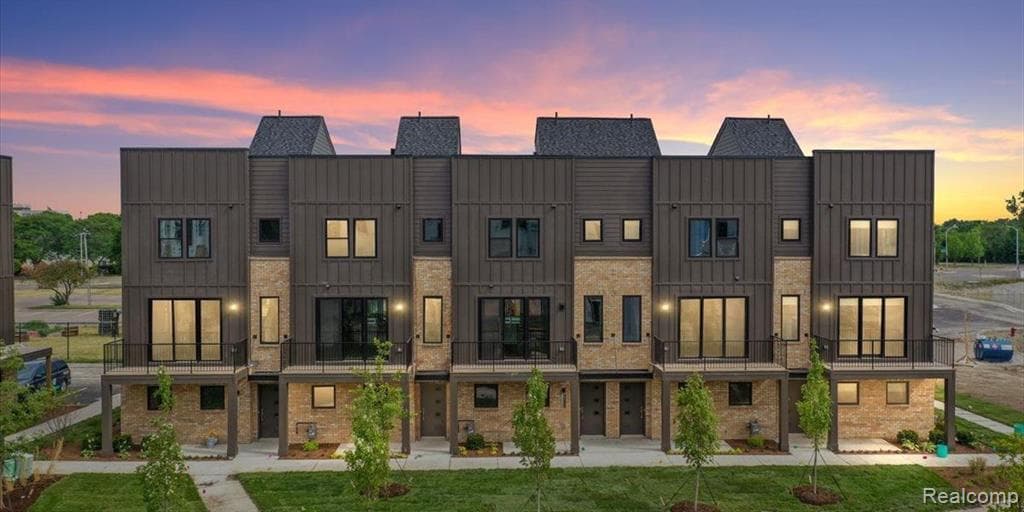 1056 Hampton Circle 75