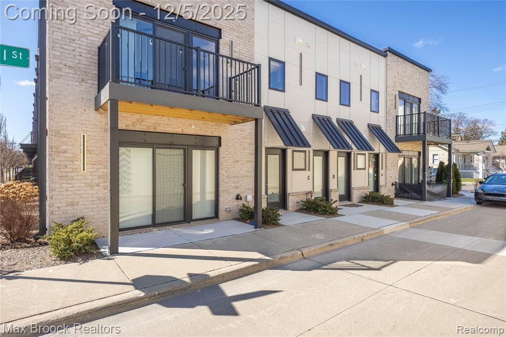 105 N Laurel Street C