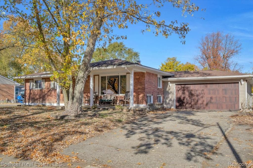 5726 Sutherland Drive