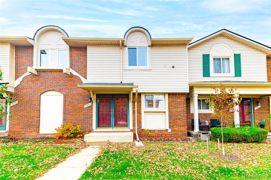 1954 E Franklin Drive