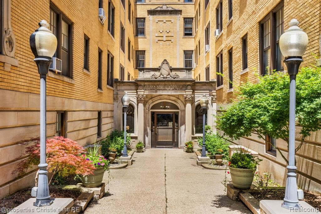 120 Seward Street U2