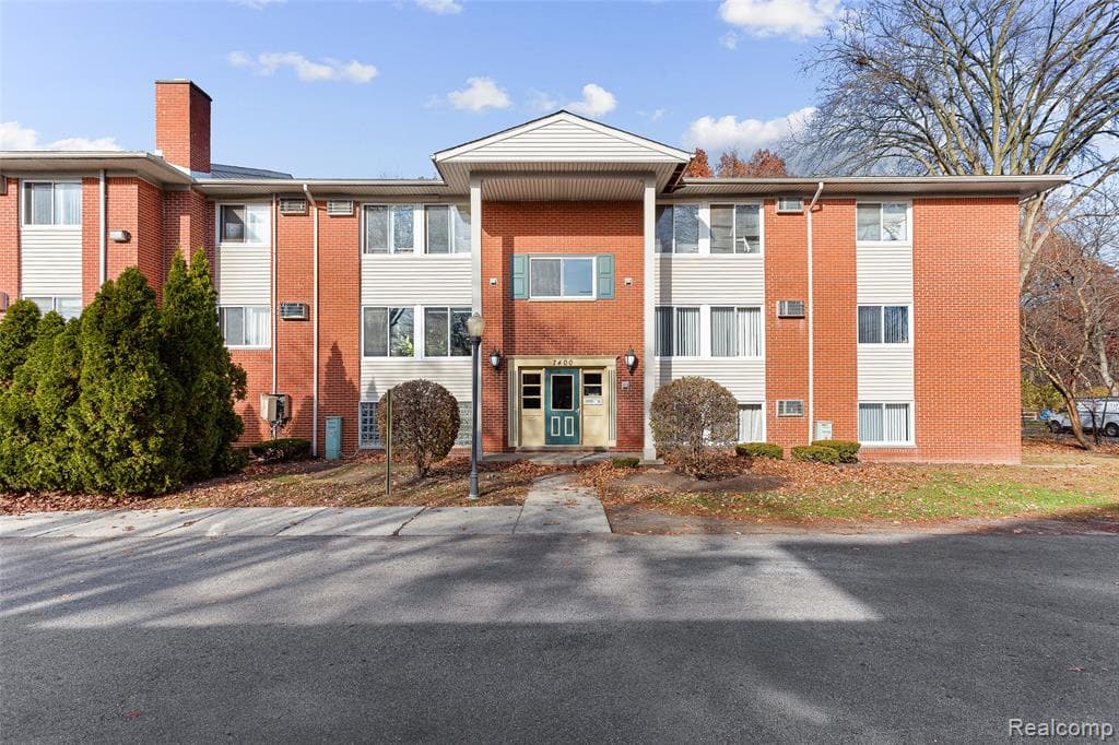 7400 Central Street 11