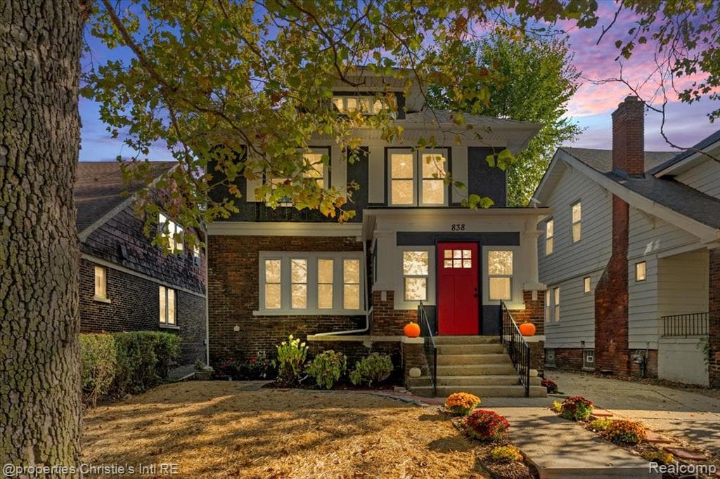 838 Algonquin Street