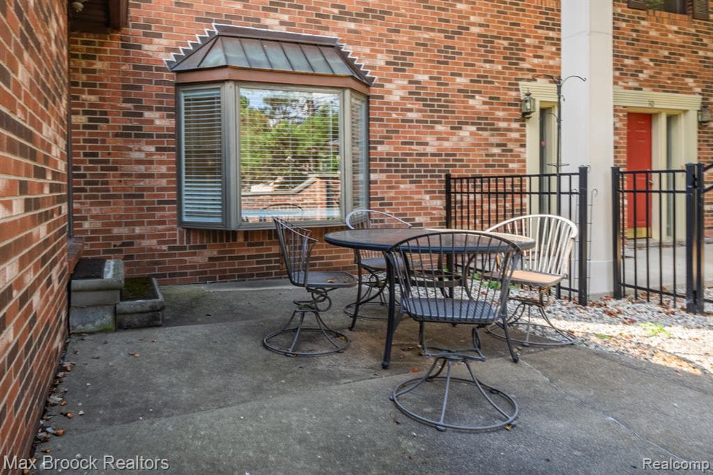 955 Woodlane Drive 9