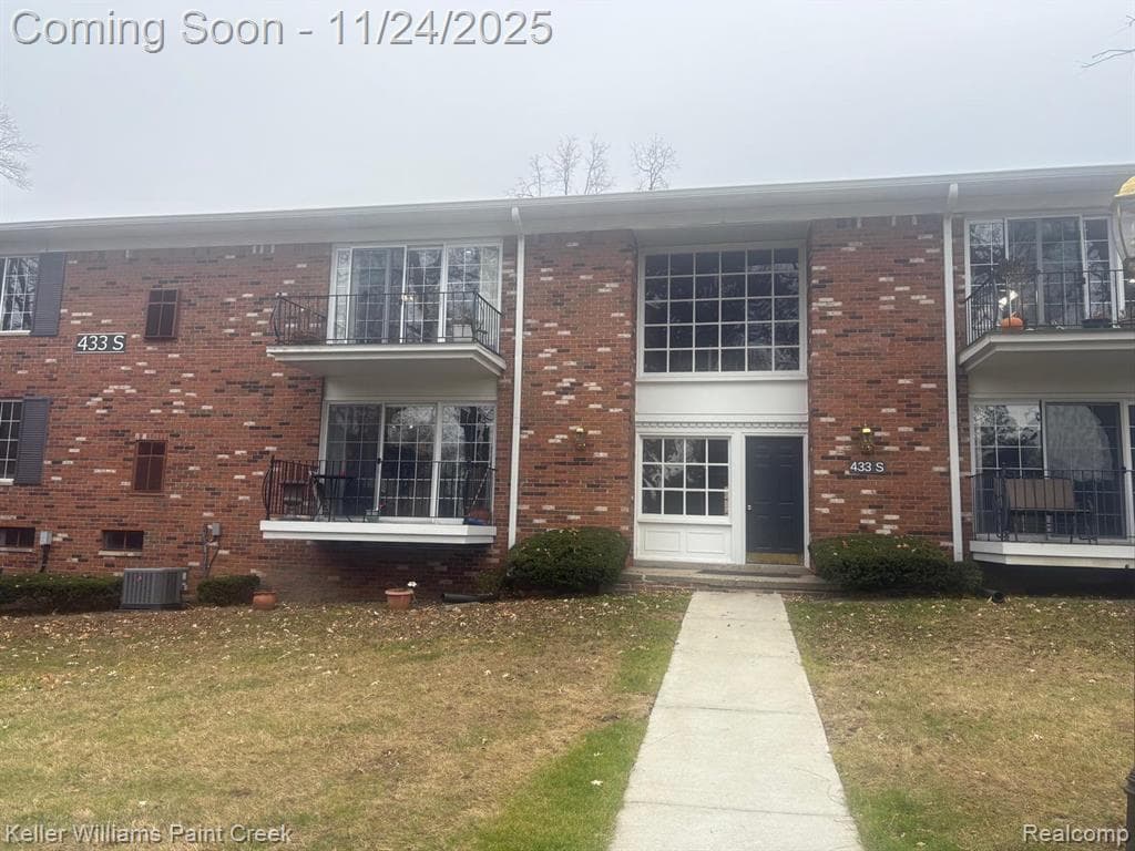 433 Fox Hills Drive 5