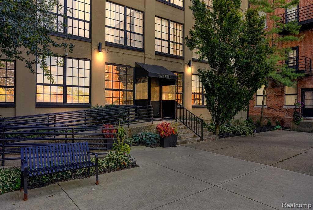 6533 E Jefferson Avenue 603T