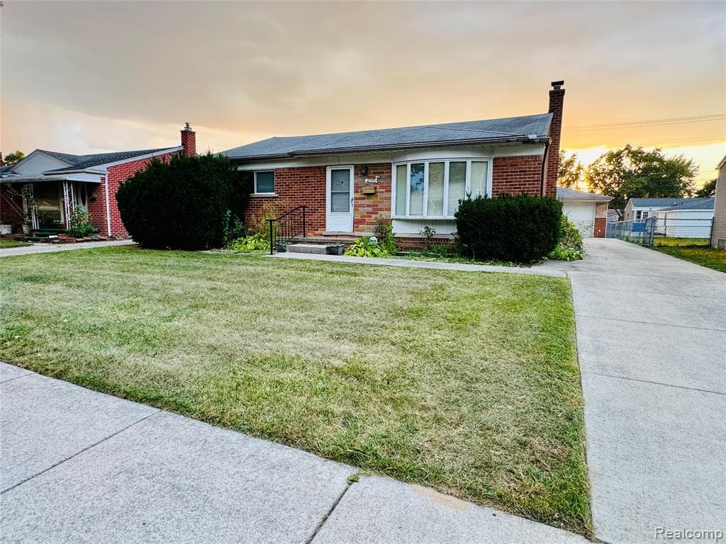 25227 Marilyn Avenue