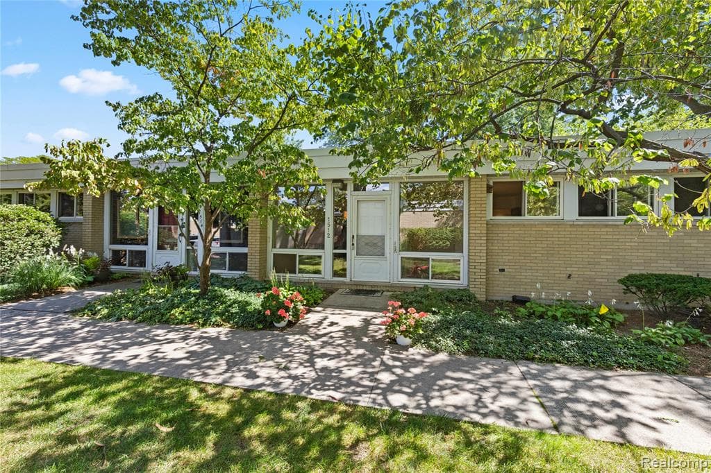 1512 Chateaufort Place