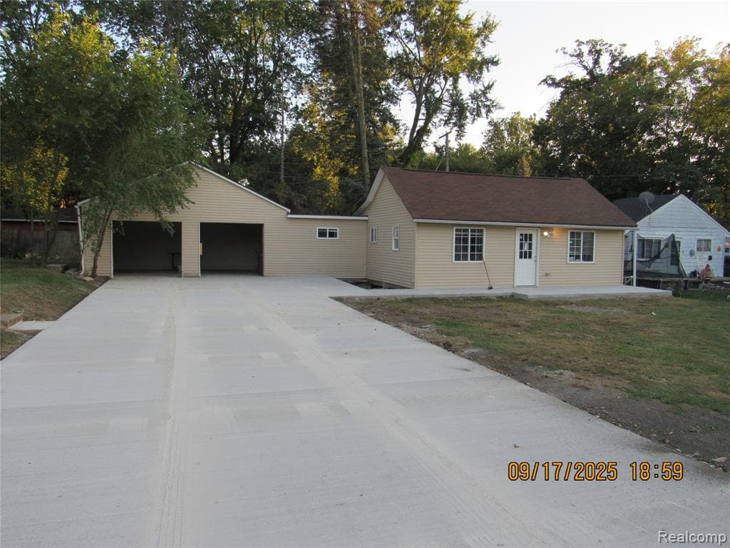 121 W Columbia Avenue