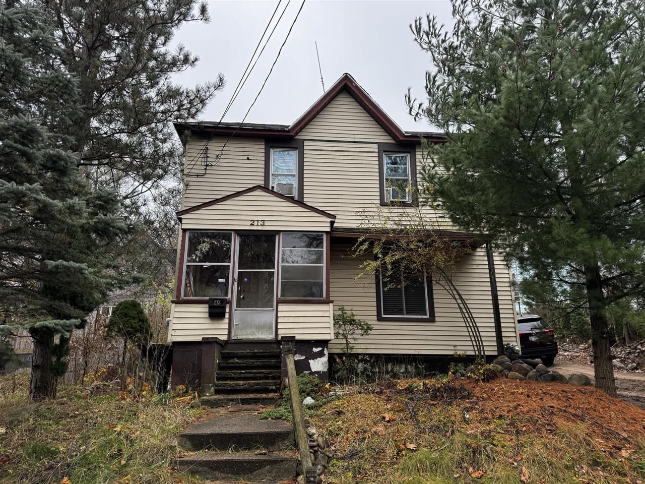 213 W Belmont Street