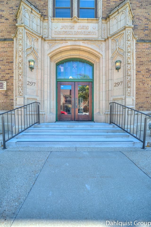 297 W Clay Avenue 411