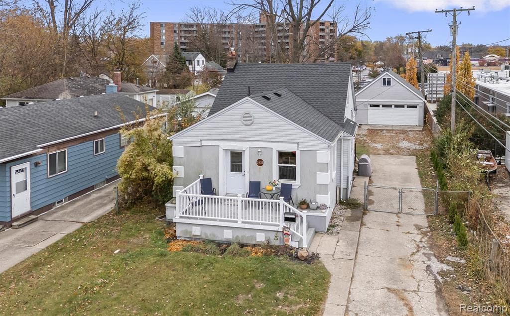 2435 Sunnyknoll Avenue