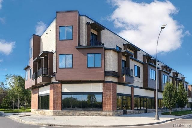 1760 E AUBURN Road 203