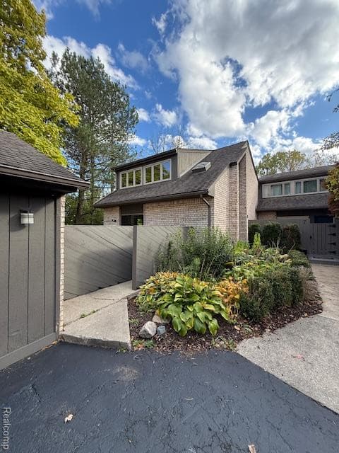 41350 N Woodward Avenue 8