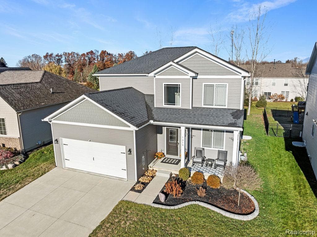 319 Hidden River East