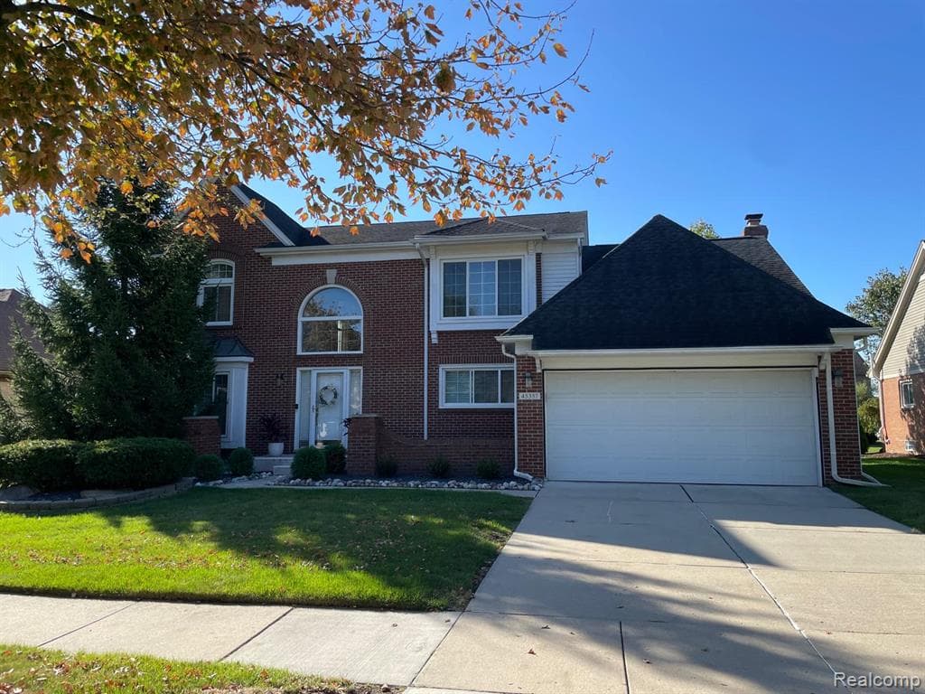 45357 Glengarry Boulevard