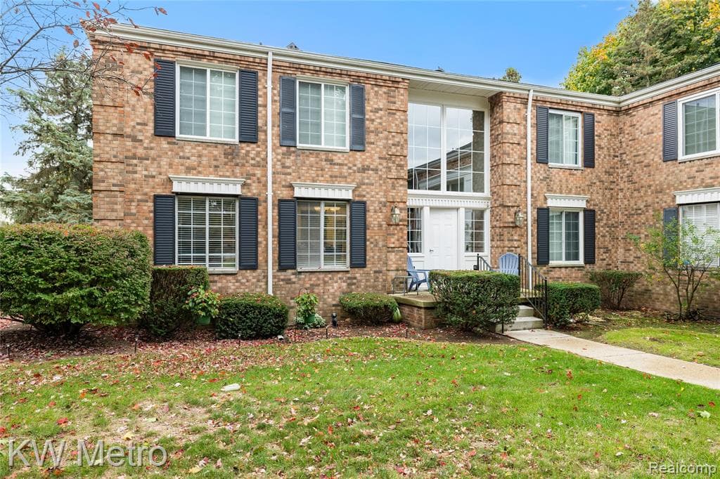 635 E Fox Hills Drive 41