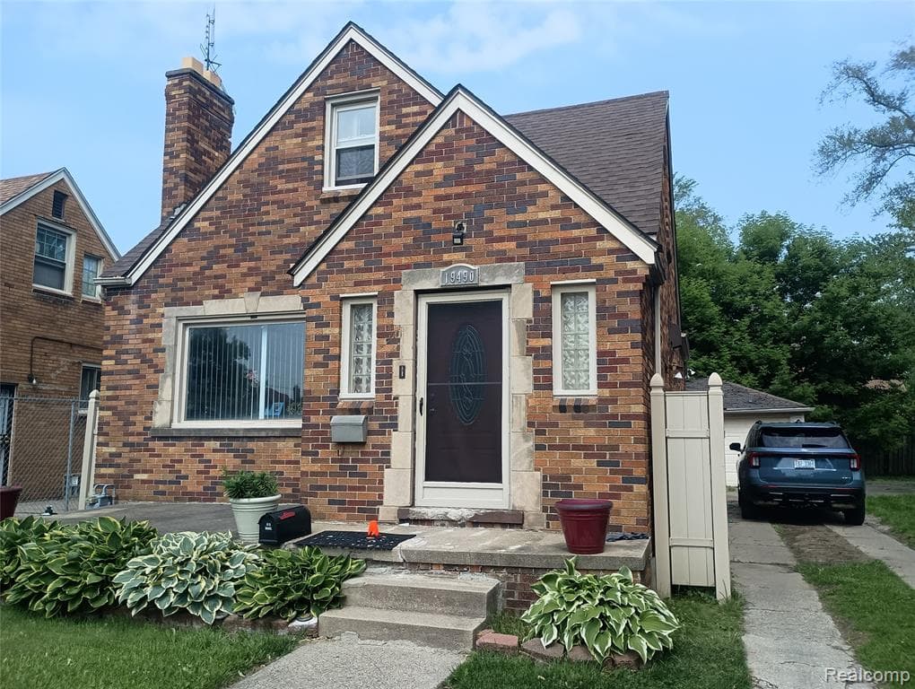 19490 Hubbell Street