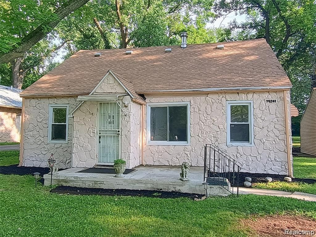 19241 Melrose Avenue