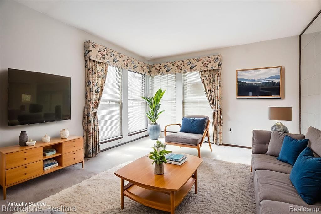 2808 Roundtree Drive