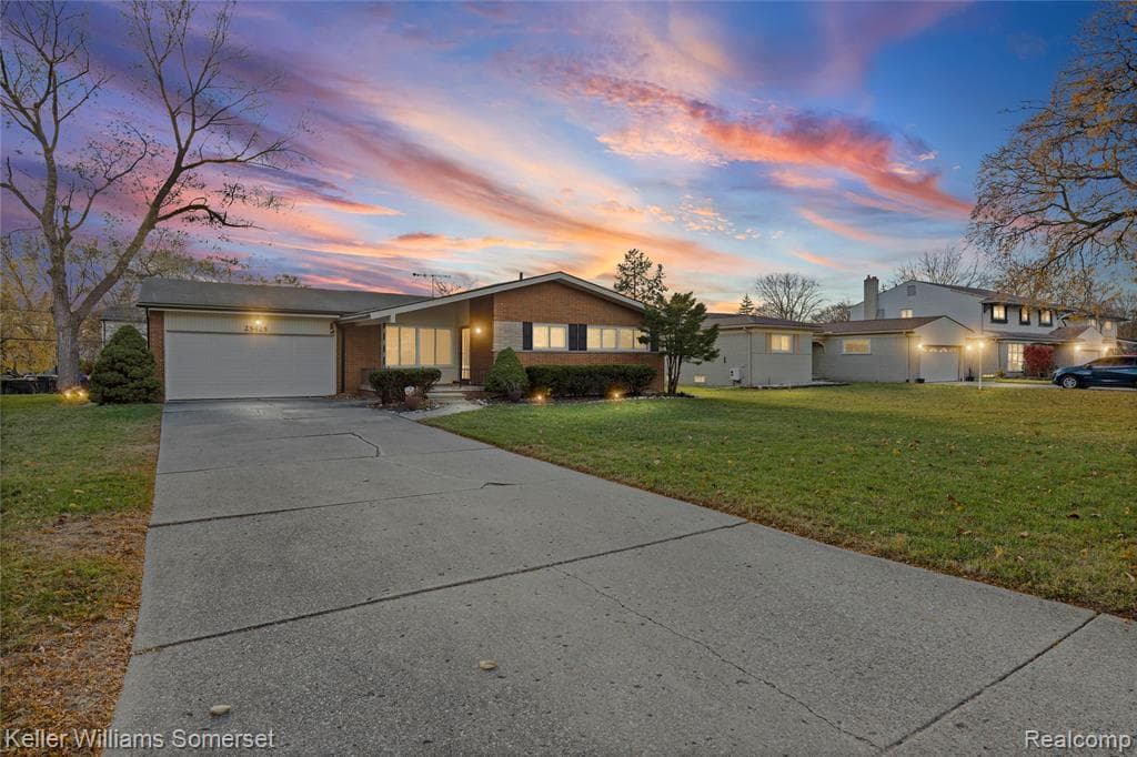 25425 Catalina Street