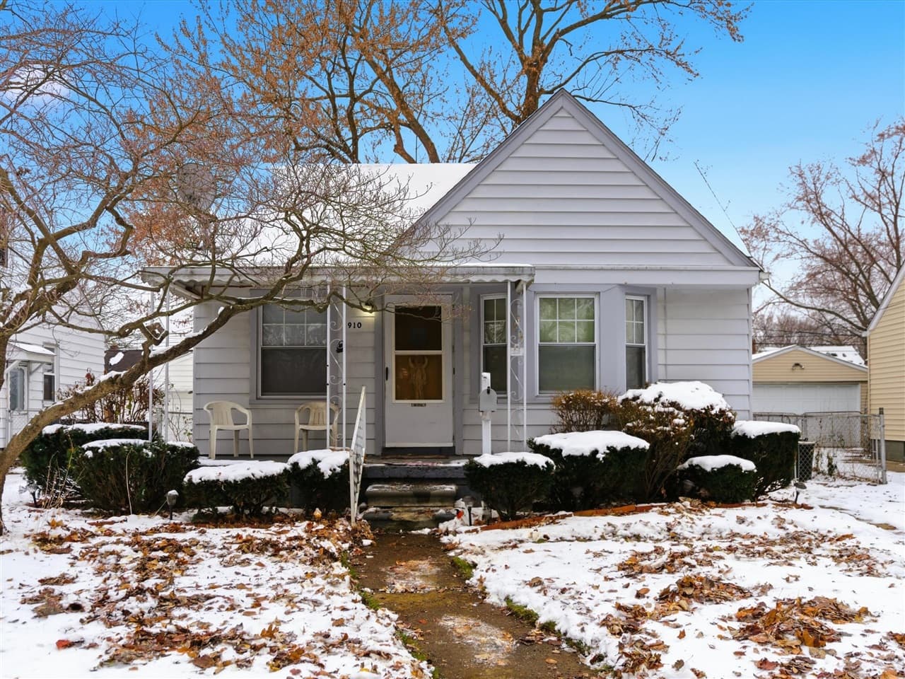 910 S Wilson Avenue