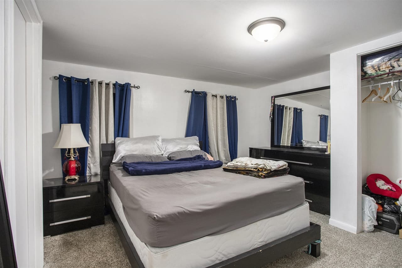 196 N Gardner Avenue