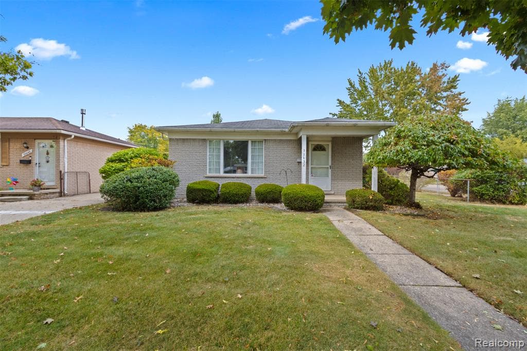 33432 Balmoral Street