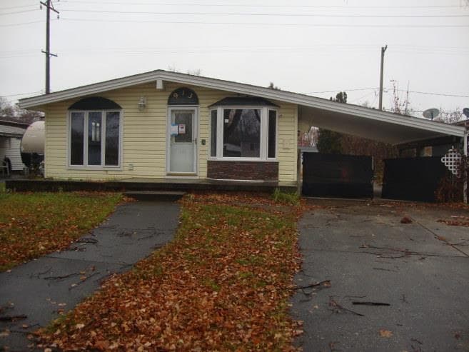 913 Macdonald Avenue