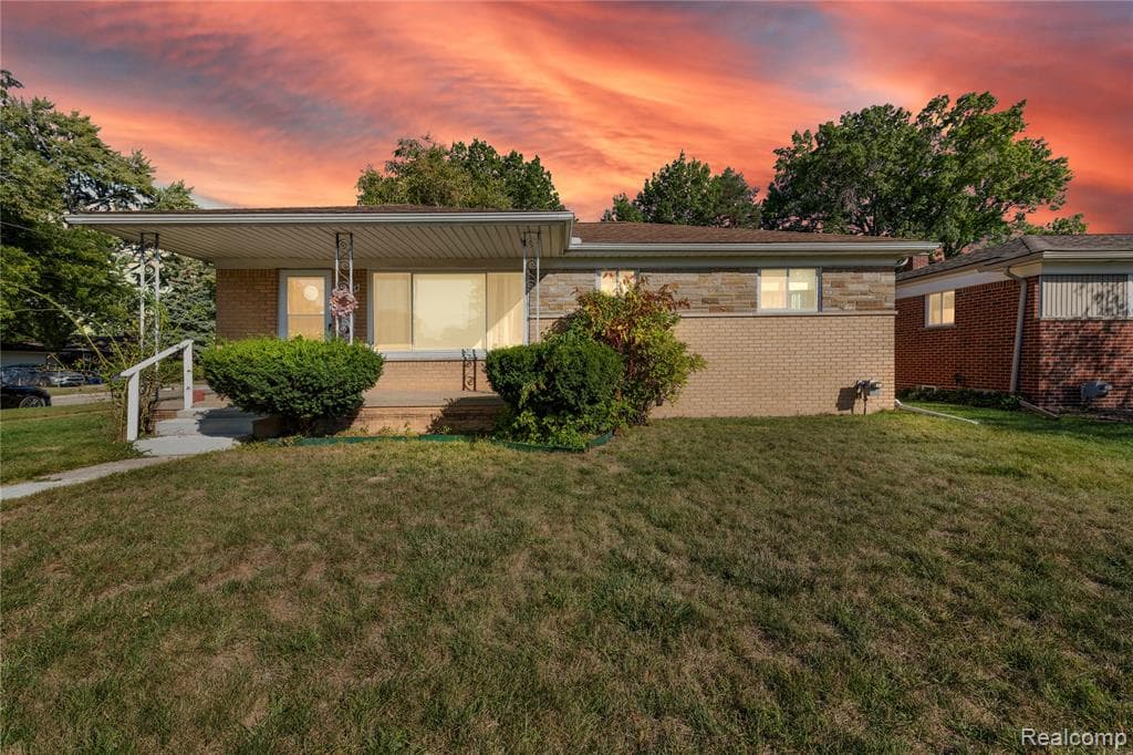 24544 Patricia Avenue