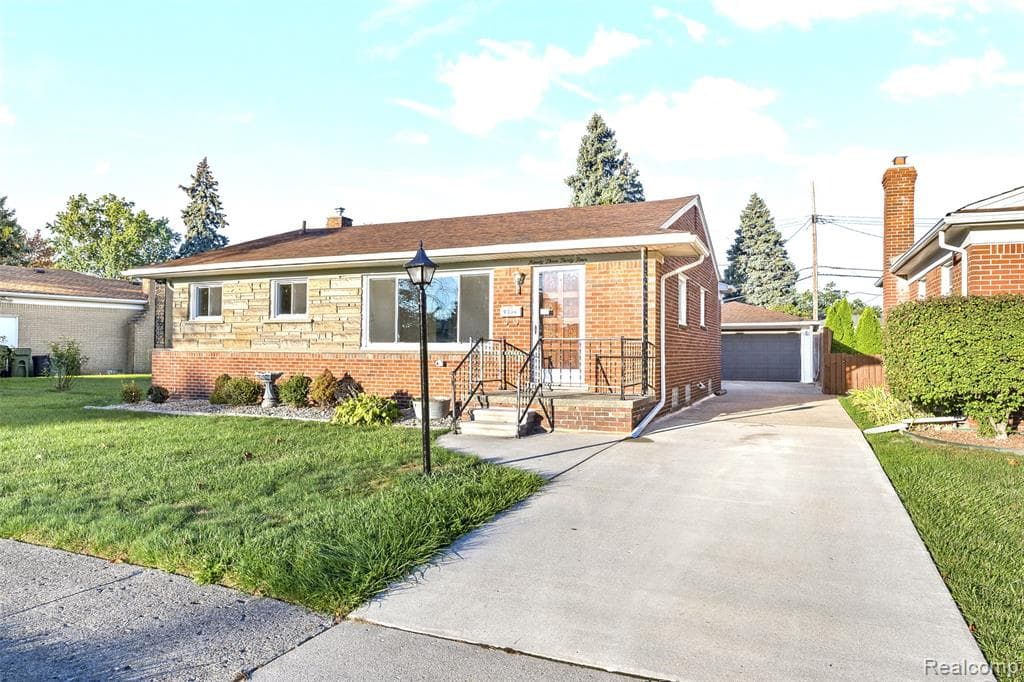 9334 N Joseph Avenue