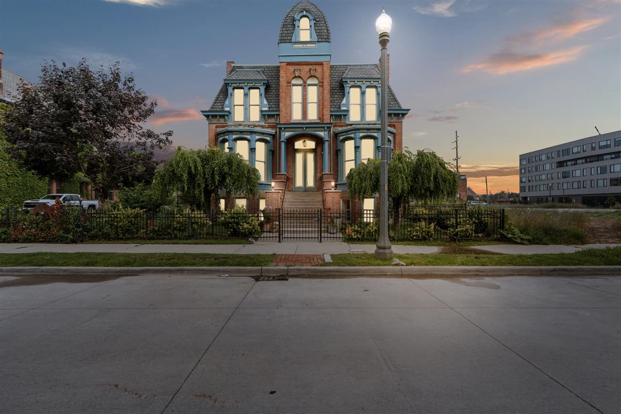 291 Edmund St Place Unit: 3