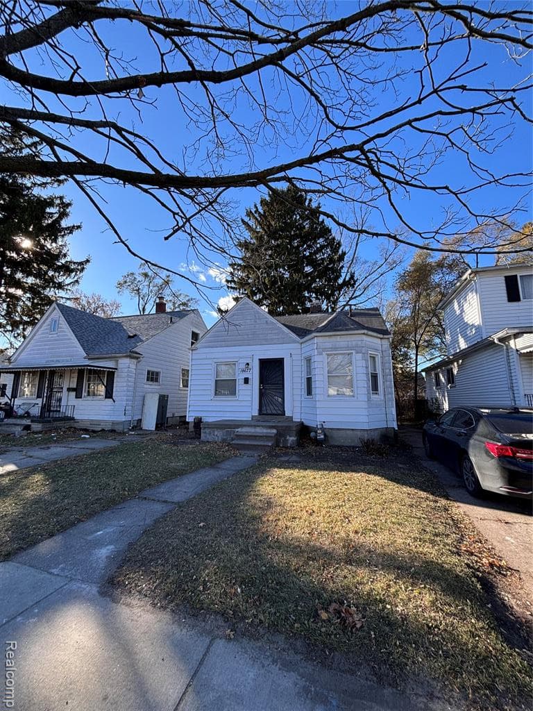 18677 Moenart Street