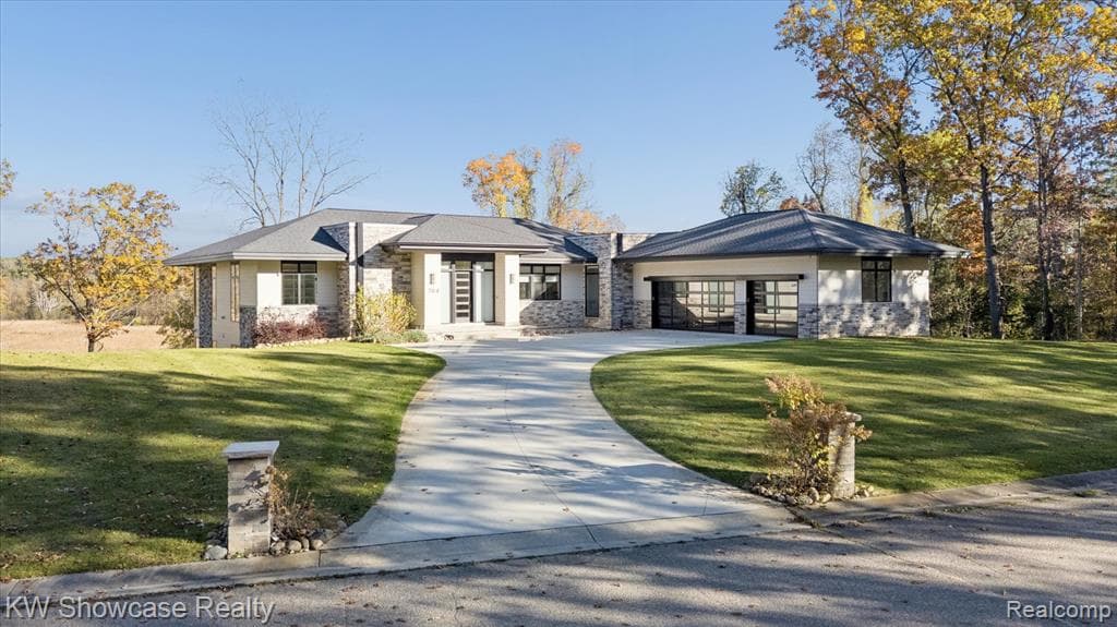 1164 Lake Forest Way