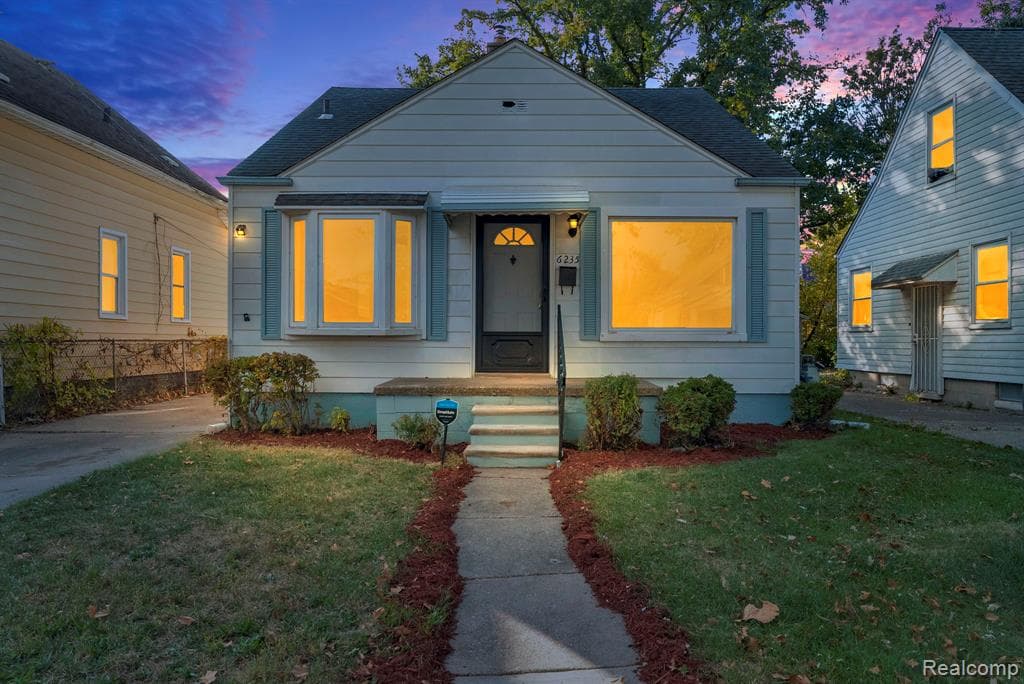 6235 Rosemont Avenue