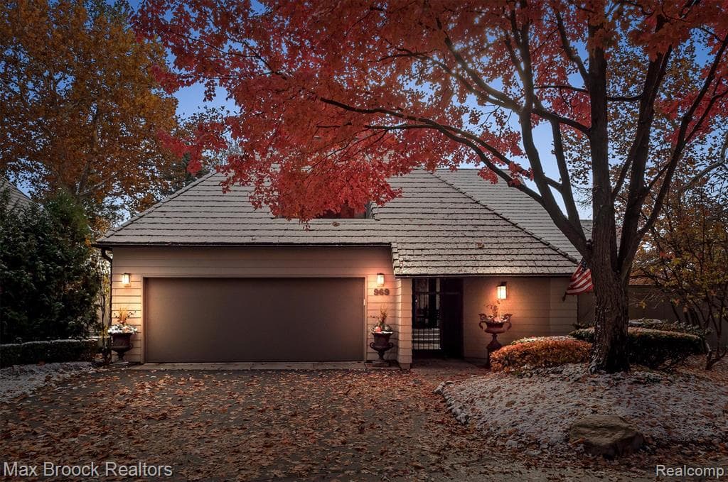 969 Bloomfield Woods