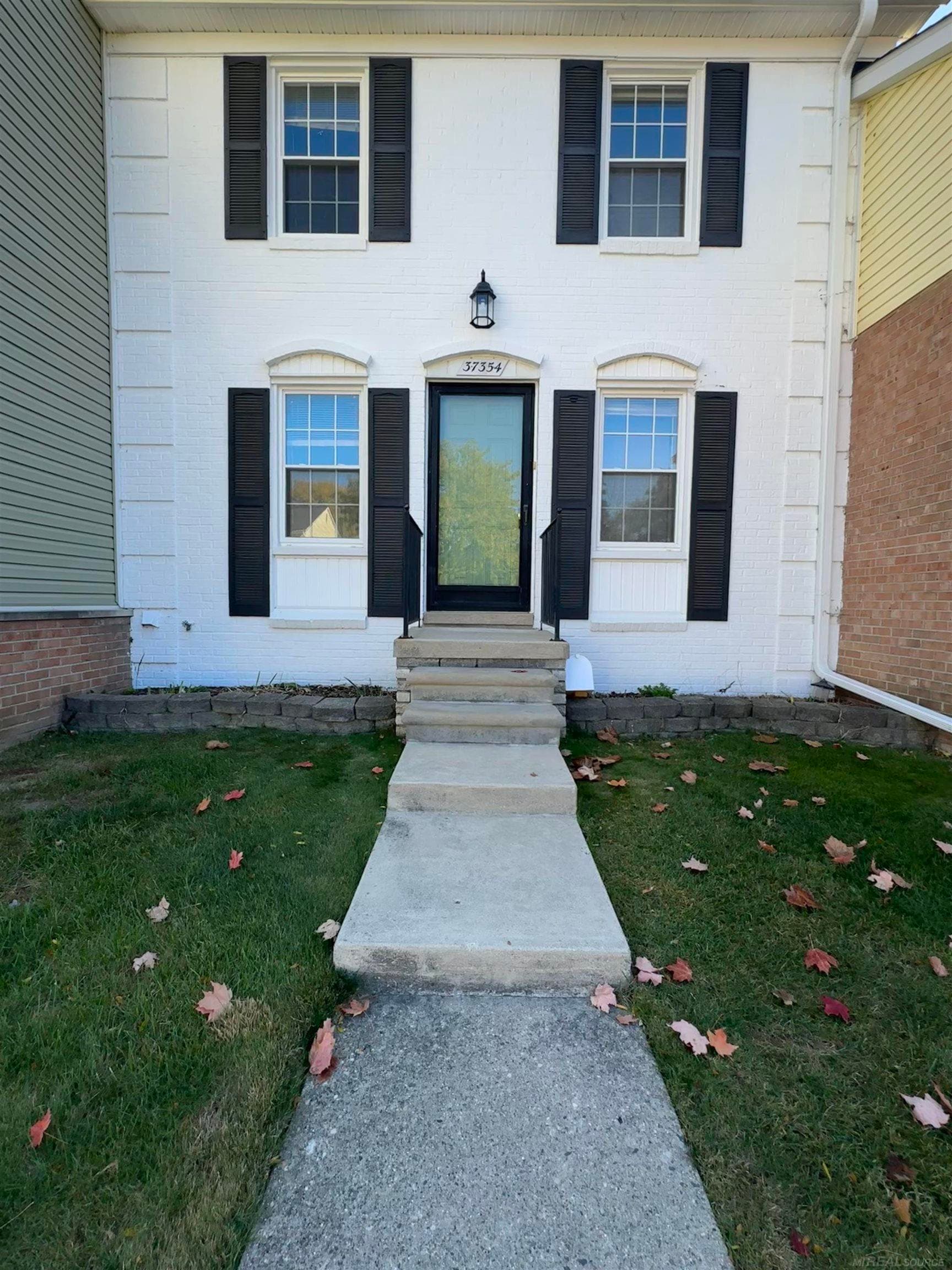 37354 Charter Oaks Boulevard