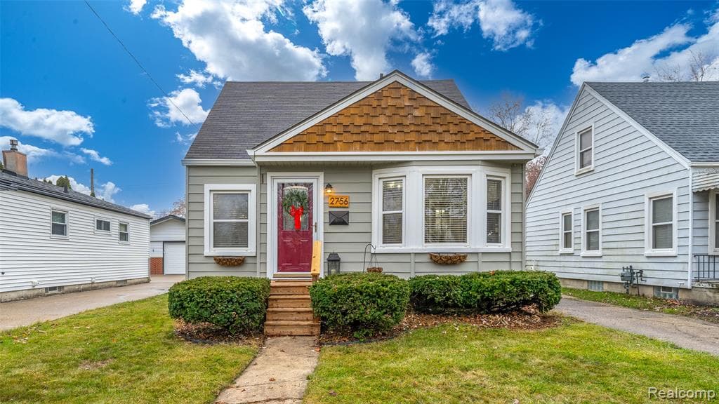 2756 Buckingham Avenue