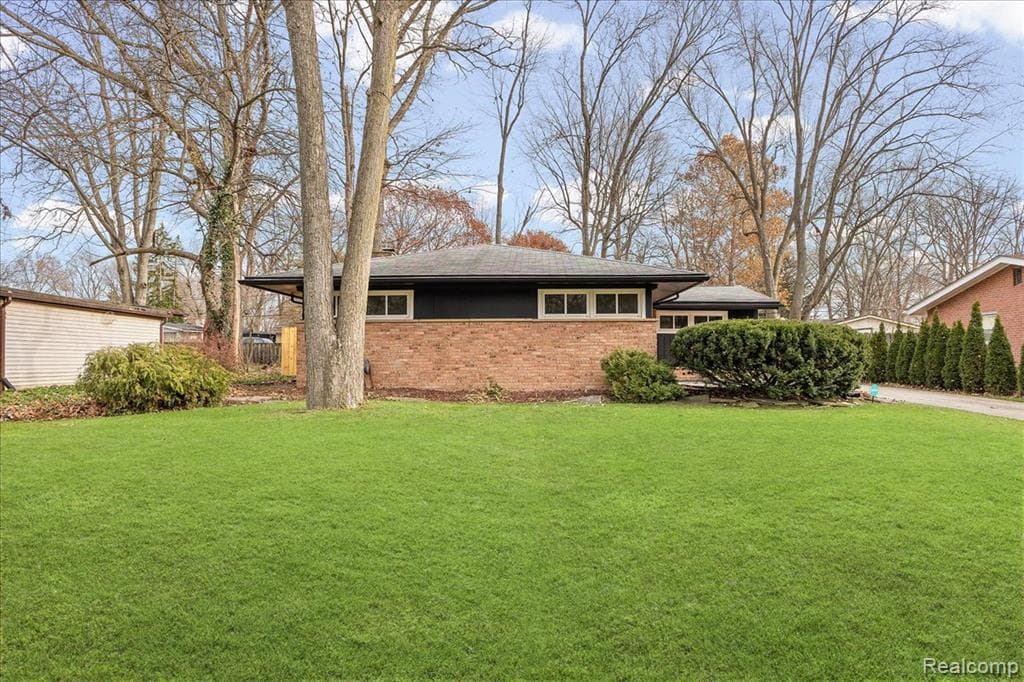 29856 Chelmsford Road