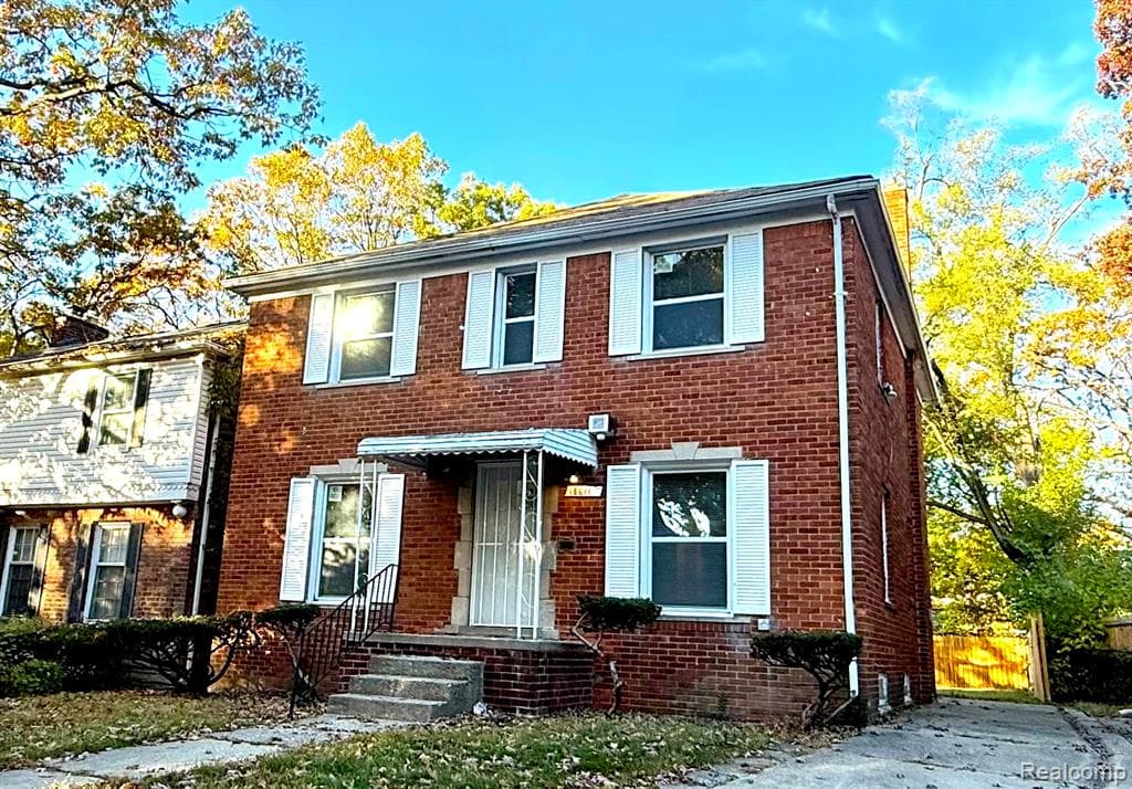 18611 Pinehurst Street