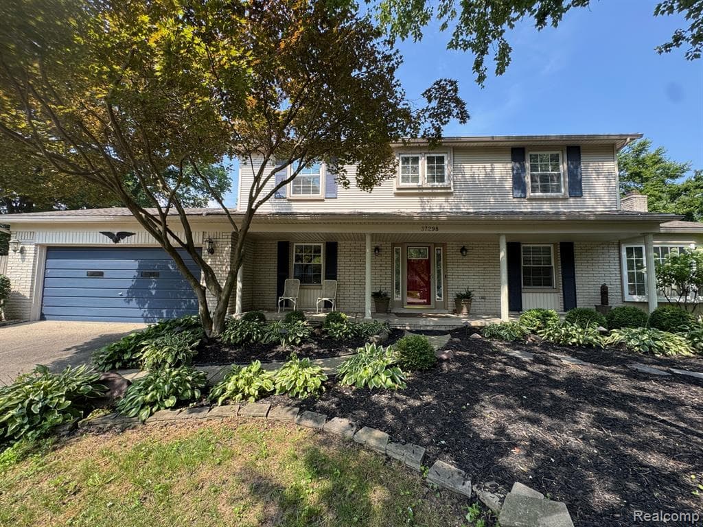 37298 Robindale Court