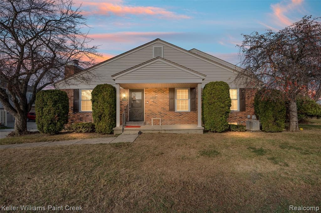 15895 Cambridge Drive