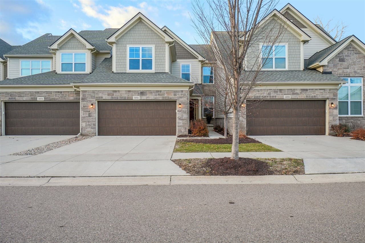 3056 N Spurway Drive