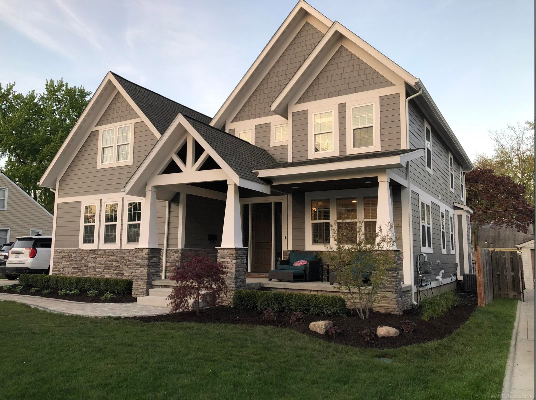 628 N Gainsborough Avenue